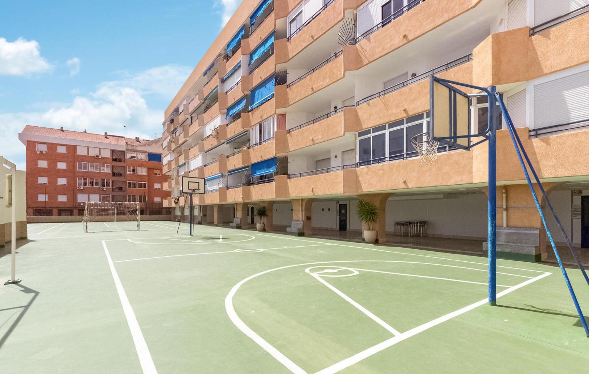 Nice Apartment In Torrevieja With Kitchen Esterno foto